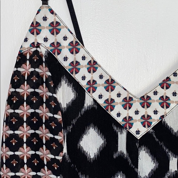 Pattern blocking tank top with adjustable straps - Picture 2 of 5